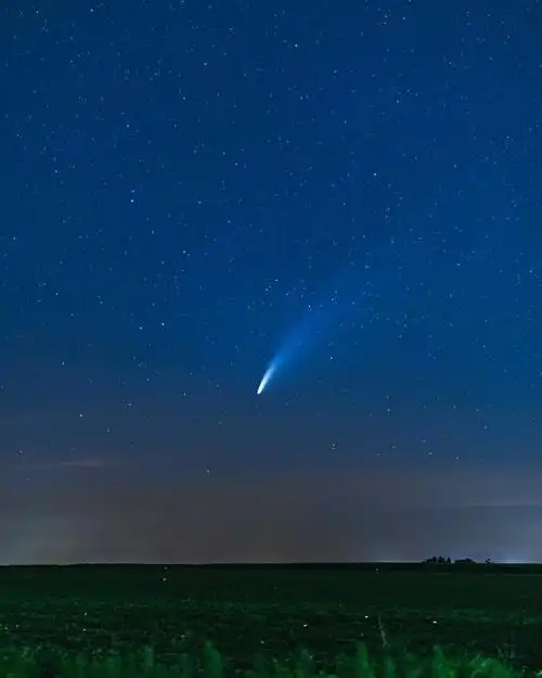 流星划过夜空为何会有尾巴