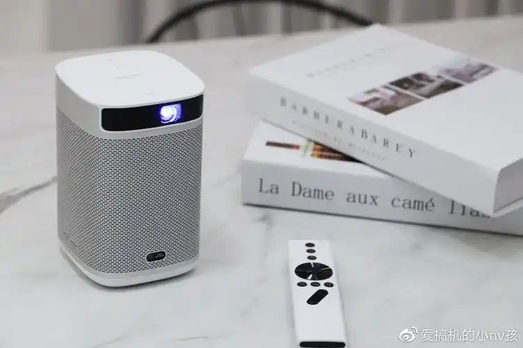 极米newplay特别版配备的是什么镜头