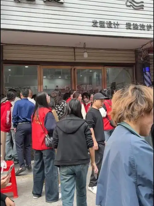 湖南怀化爆火的理发店为何火了